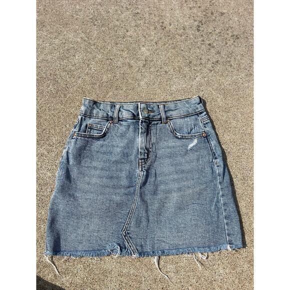 Wild Fable Skirt Women Size 0 Medium Wash Distressed Denim Mini Raw Hem Grunge - Picture 1 of 5